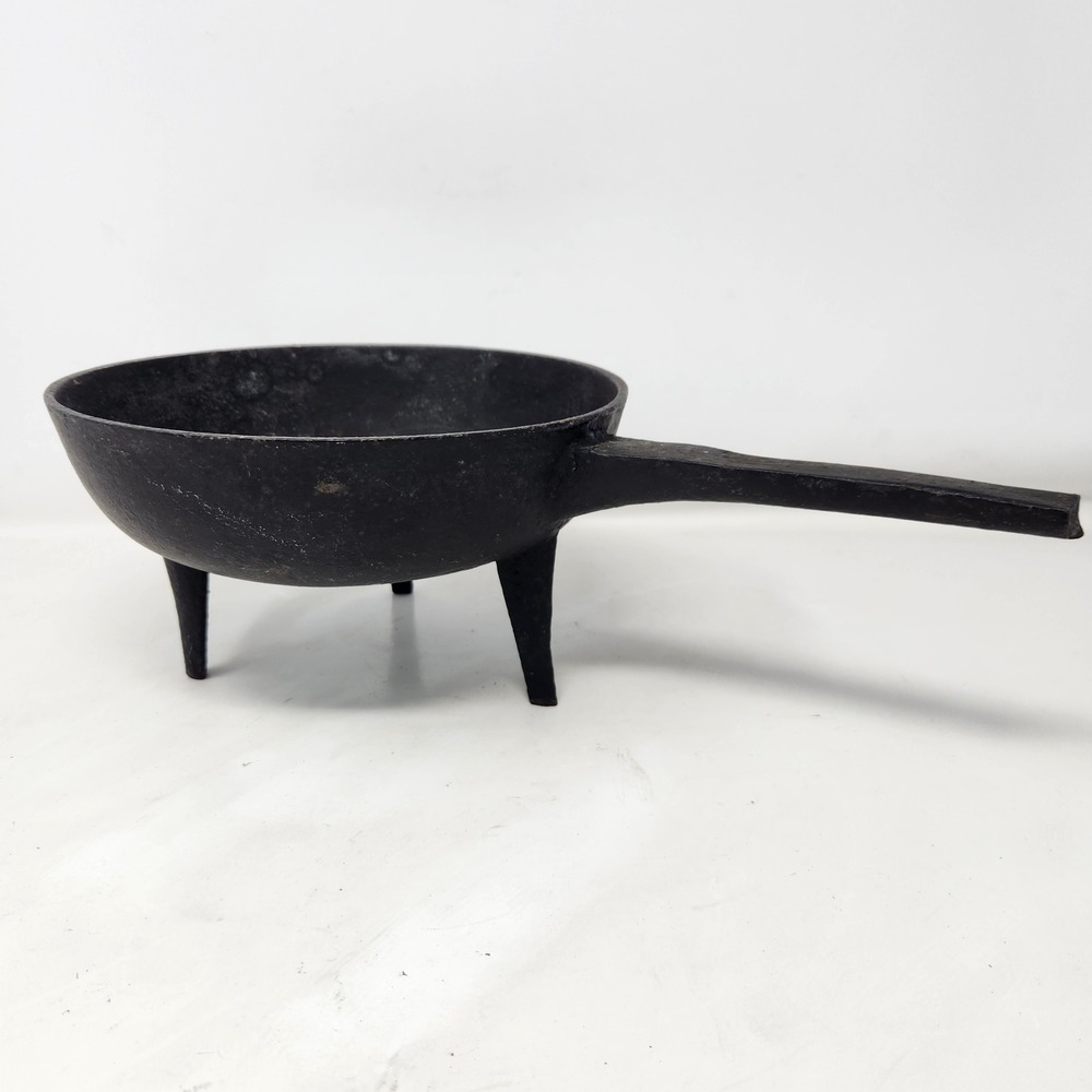 Antique Gate Marked Cast Iron Spider Skillet Three Legged Hearth Pan READ